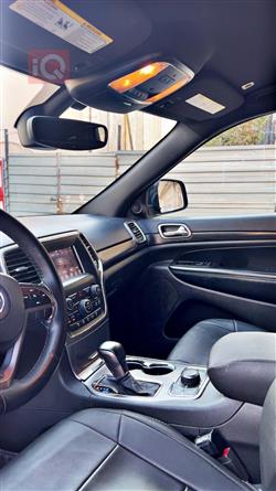 جیپ گراند شیرۆکی